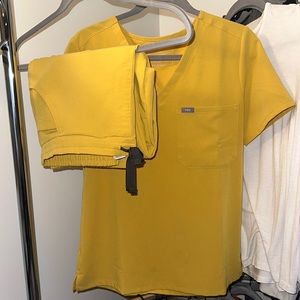 FIGS Set Women’s Light Gold • Catarina top • Yola Skinny bottoms